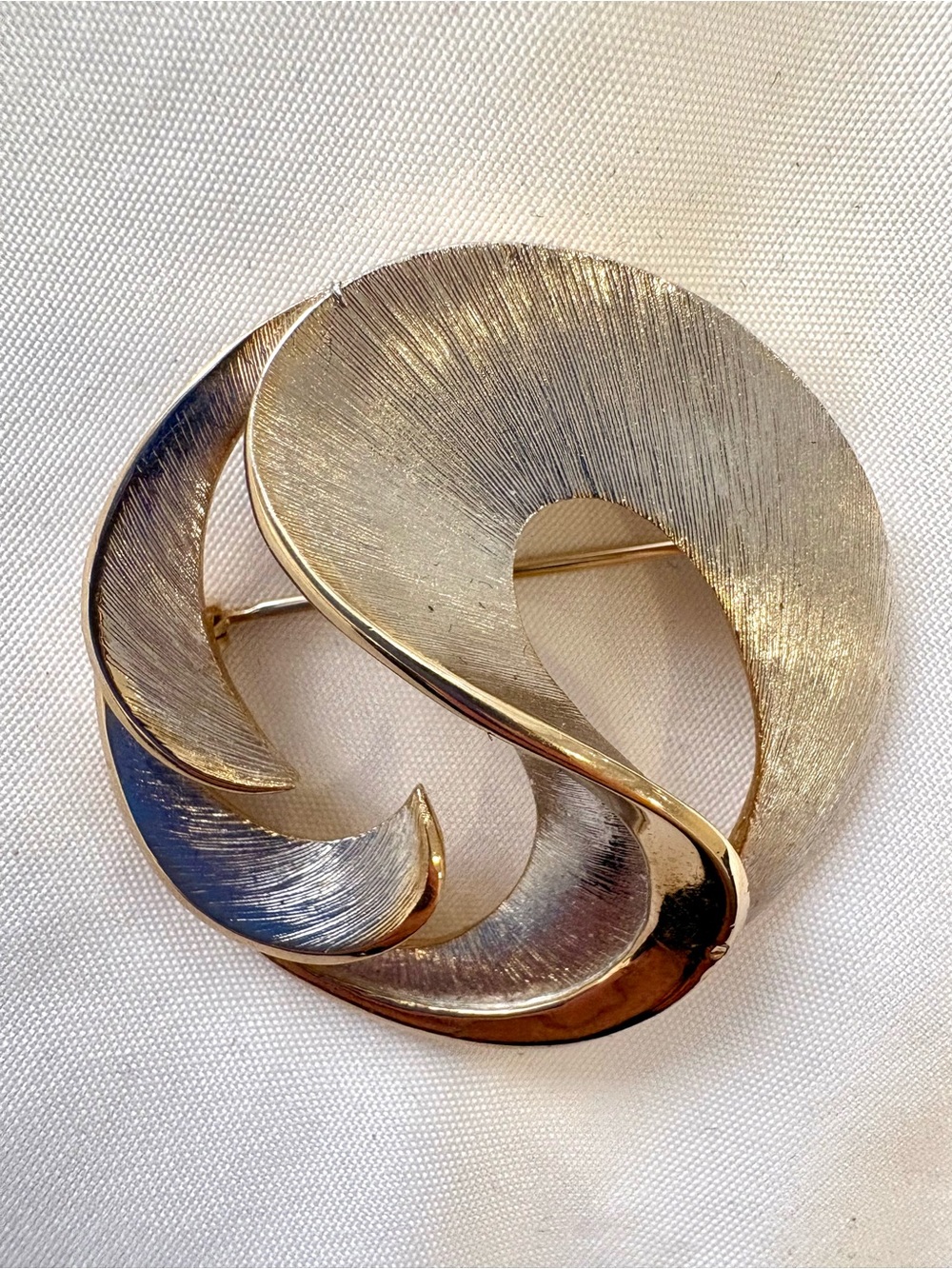Vintage Kramer Modernist Swirl Brooch Brushed Gold & Silver Tone Signed